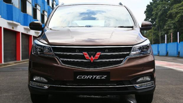 Wuling Cortez Lawan Toyota Kijang Innova