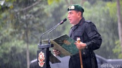 Panglima TNI Setujui Pengunduran Diri Pangkostrad Letjen Edy Panglima TNI Setujui Pengunduran Diri Pangkostrad Letjen Edy