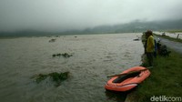 Sawah yang terendam berada di Desa Sikumpul, Bedana dan Gununglangit, Kecamatan Kalibening. Genangan air sawah yang menyerupai danau menjadi tempat wisata dadakan.