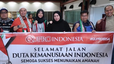 Foto: Ketika Melly Goeslaw Foto Bareng Anak-anak Palestina