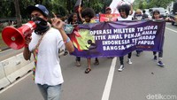 Aksi ini dilakukan untuk mendesak pemerintah Indonesia memberikan kebebasan dan hak menentukan nasib sendiri sebagai solusi demokratis serta meminta pemerintah Indonesia menarik TNI dan Polri organik dan non organik dari seluruh tanah Papua Barat.