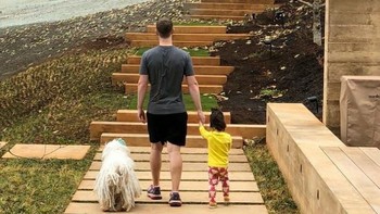 Bahkan ia terkesan tak punya tetangga karena rumah-rumah yang ada di sekelilingnya sudah diborong oleh Zuckerberg. Foto: Instagram Mark Zuckerberg