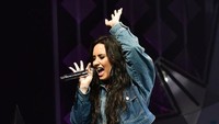 Melihat lagi aksi panggung Demi Lovato sebelum dilarikan ke rumah sakit karena overdosis. Foto: Getty Images