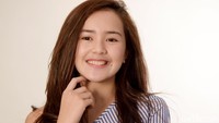 Aktris muda Beby Tsabina memiliki wajah manis yang membuat pria jatuh hati. Apalagi saat berpose-pose centil yang bikin para fansnya gemas.  Foto: Noel/detikHOT