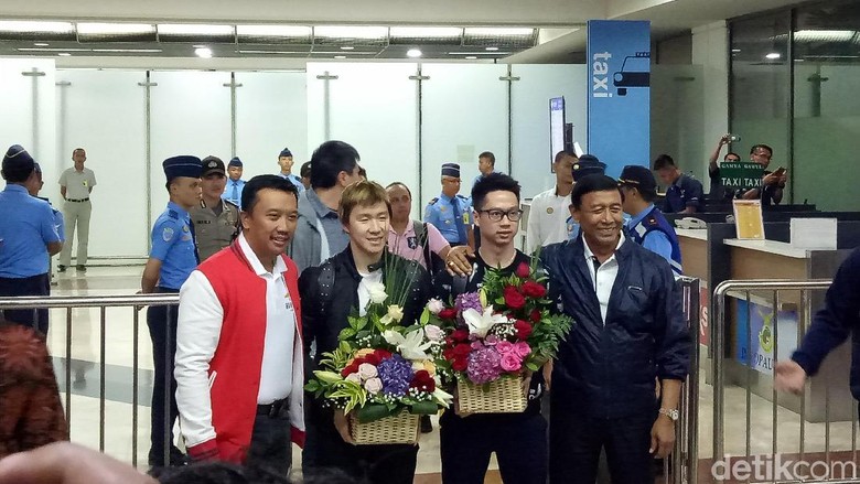 Tiba di Indonesia, Kevin/Marcus Disambut Menpora dan Ketum PBSI Tiba di Indonesia, Kevin/Marcus Disambut Menpora dan Ketum PBSI