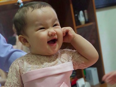 Gemas Banget Lihat Pipi Chubby Sheva, Putri Bungsu Ussy 