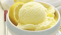Asam menggigit dari jeruk lemon bisa dinikmati dalam lembutnya es Italia ini. Kalau ngantuk, coba makan gelato ini. Dijamin mata langsung melek. Foto: Istimewa