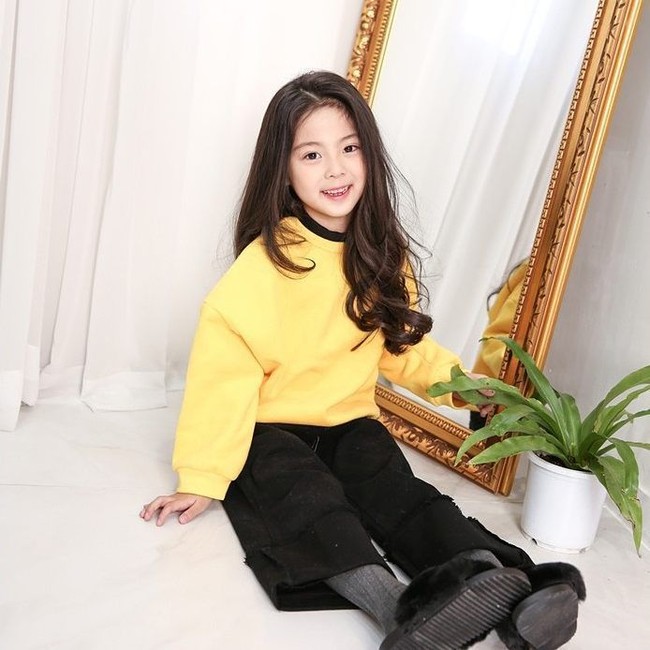 Lahir pada 2011 dengan jumlah pengikut Instagram lebih dari 78 ribu, karier Ye Won Yoo di industri model cukup sukses. Meski belum masuk sekolah dasar, Ye Won telah menjadi model di beberapa brand Asia. Foto: Instagram