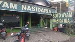 Mendengarkan Qasidah Nasida Ria di Warung Soto