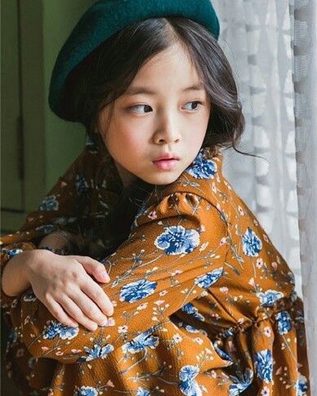 Kim Daesul mencuri atensi netizen dengan gayanya yang menakjubkan bak model profesional. Berusia 8 tahun, Daesul pun telah memiliki 17 ribu jumlah pengikut di Instagram. Foto: Instagram