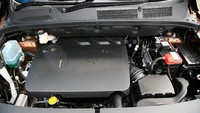 MPV ini mengusung mesin berbahan bakar bensin dengan kapasitas 1.800 cc. Pool/Wuling.