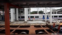 Berdasarkan informasi yang dihimpun detikcom, Stasiun Cakung ini dimenangkan oleh salah satu kontraktor untuk pengerjaannya dengan Nilai Pagu diangka Rp. 58,23 Milliar.