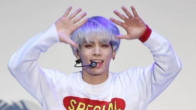 Foto: Mengenang Jonghyun Shinee, Ini Gaya Busananya yang Eksentrik