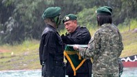 Pangkostrad Letjen TNI Edy Rahmayadi menutup Latihan Pembentukan Taipur VII Kostrad 2017, di Lapangan Sub Detasemen Pemeliharaan Daerah Latihan (Subdenharrahlat) Kostrad Jatiluhur, Purwakarta, Jawa Barat, Selasa (19/12/2017). Pool/Penkostrad.