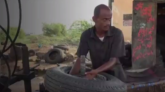 Jadi Tunanetra Tak Surutkan Pria Ini Buka Bengkel Sendiri