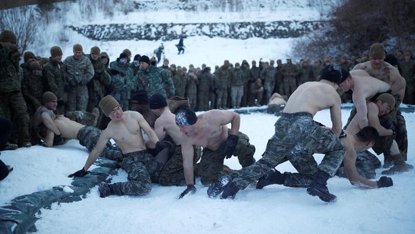 Melihat Latihan Tentara Korsel-AS di Tengah Dinginnya Salju