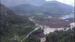 Saat Sapi yang Penuh Lumpur Diangkut dan Digantung Pakai Helikopter