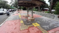 Pemandangan ini terlihat pada Selasa (19/12/2017). Jalur pedestrian di kawasan Cakung semakin rapi dan nyaman.