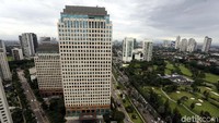 Kawasan jalan Asia-Afrika Senayan, Jakarta, kini banyak dihiasi oleh berbagai gedung pencakar langit yang tinggi.