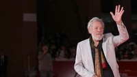Kunci pintu Bilbo Baggins dan beberapa koin emas yang pernah terlihat di film The Hobbit disimpan oleh Sir Ian McKellen. Foto: Ian McKellen (Photo by Vittorio Zunino Celotto/Getty Images)