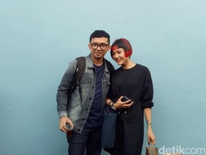 Poppy Sovia Prewedding di Halte TransJakarta