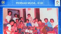 Jokowi juga meminta kepada peserta rapat terbuka untuk menunjuk foto dirinya yang sebelah mana. Lalu Jokowi meminta seorang ibu untuk maju di depan podium. (Foto: Dok. Twitter Humas Pemda DIY)
