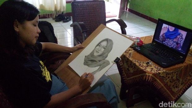 Remaja Tuna Wicara Ini Jago Mencipta Lukisan Realis dari Pensil