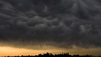 Awan payudara juga sempat terlihat pada September 2017 lalu (Foto: Dok. Nicole Garmston via heraldsun)