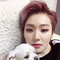 Aku baru pulang setelah mengucapkan salam selamat tinggal untuk Jonghyun, tulis Nine9 di Instagram. Foto: Instagram