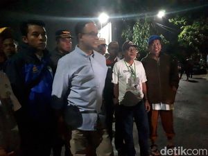 Petugas Mulai Tangani Tanggul Jebol yang Bikin Jati Padang Banjir