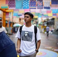 Tak heran jika Ricky Harun sering berperan jadi anak kuliahan, bahkan anak SMA. Wajahnya masih cocok jadi anak sekolah. Padahal ayah dua anak itu sudah 30 tahun. Foto: Instagram