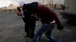 Penampakan Mustaribeen Israel saat Serang Demonstran Palestina