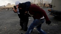 Saat pecah Intifada pertama, Mustaribeen Israel juga ditugaskan sebagai intel yang mengawasi dan menyusup ke basis demonstran Palestina. (Foto: Reuters)