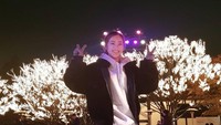 Euddeum tampak stylish saat main ice skating di Seoul (euddeume_/Instagram)