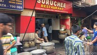 Inilah Restoran Chittodas Suruchee. Restoran ini ada di jalan kecil atau gang yang terkenal dengan streetfodnya. Jalan tersebut bernama Dacres Lane atau sekarang ini beralih nama menjadi James Hickey Sarani di pusat Kota Kolkata (Masaul/detikTravel)