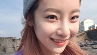 Wanita 27 tahun ini sering mengunggah foto di Instagram, yang kebanyakan di tempat fitnes. Namun tak sedikit pula foto traveling yang ikut diunggah (euddeume_/Instagram)