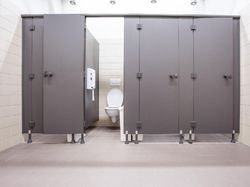 Cerita Cleaning Service Pertama Kali Temukan 97 Gram Emas di Toilet Bandara