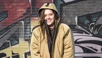 Wanita lulusan produk desain itu membuat sebuah jaket yang juga bisa diubah menjadi sleeping bag bagi para tunawisma di Detroit, AS. (Dok. Instagram/empowermentplan)