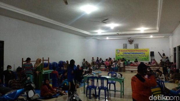 Ratusan warga Jombang mengungsi/