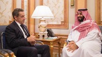 Pangeran Saudi Mohammed bin Salman menyambut mantan Presiden Prancis Nicolas Sarcozy di Istana Yamamah bulan lalu. Foto: Arab News