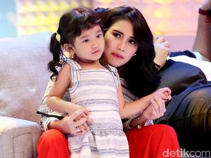 Ayu Ting Ting Rayakan Ultah ke-4 Bilqis dengan Tema Wonder Woman