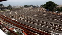 Begini penampakan terkini proyek pembangunan depo lokomotif Cipinang, Jakarta, Rabu (20/12/2017).
