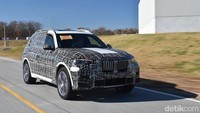 Sebelum diluncurkan mobil akan mengalami serangkaian tes ekstrem untuk mengetahui performanya. Dari foto-foto yang dikirim BMW terlihat mobil belum sepenuhnya sempurna, bodinya masih menggunakan kamuflase. Namun dari situ bisa terlihat bagaimana model akhir BMW X7.Foto: BMW