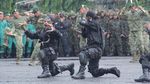 Ngeri! Saat Prajurit Kostrad Pamer Makan Kobra di Depan Panglima