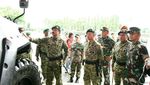 Momen Marsekal Hadi dan Letjen Edy Diarak Prajurit Kostrad