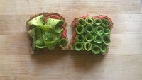 Avocado rolls menghadirkan bentuk alpukat yang lebih tipis. Bisa digulung dan disusun di atas roti panggang. Foto: Istimewa