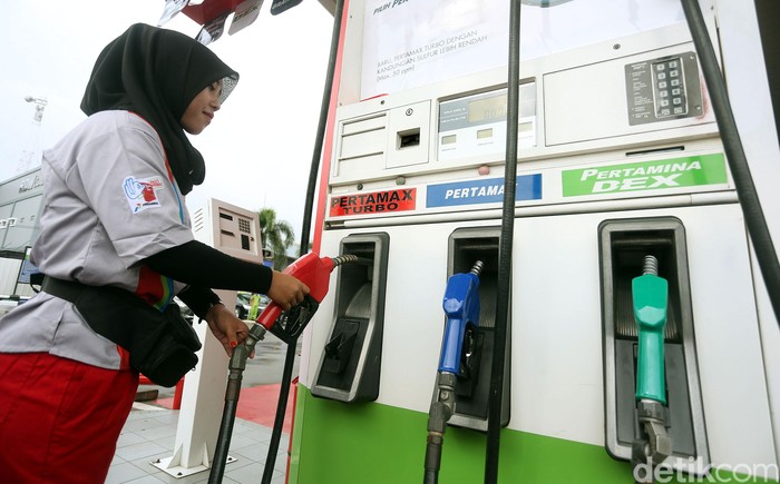 PT Pertamina (Persero) meluncurkan Pertamax Turbo dengan versi yang lebih baik yakni berstandar Euro 4. Pertamax turbo ini diklaim lebih ramah lingkungan.