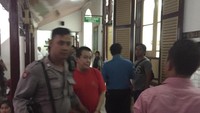 Selain kasus itu, Toge juga terlibat dalam lingkaran narkotika. Bandar sabu kelas kakap ini ditangkap karena mengatur peredaran sabu-sabu yang jumlahnya 21,425 kilogram. Selain sabu, juga 44.849 butir pil ekstasi. Atas hal itu, hakim menjatuhkan hukuman mati kepada Toge.