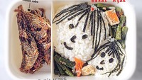 Ruben ternyata juga doyan ikan, lho! Sarwendah pernah membawakannya bekal ikan selar masak cabe dan tumis tempe kacang panjang. Foto: Instagram sarwendah29
