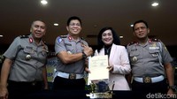 Dengan kerja sama ini, setoran PNBP terkait kendaraan bermotor yang dikelola oleh BNI mencakup Surat Tanda Nomor Kendaraan (STNK), Nomor Registrasi Kendaraan Bermotor (NRKB) pilihan, serta STNK & Tanda Nomor Kendaraan Bermotor (TNKB) LBN (Lintas Batas Negara).